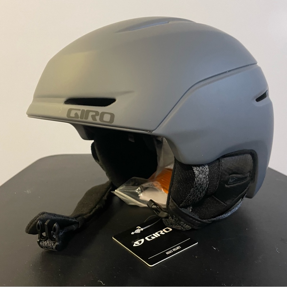 NIB Giro Neo Adult Snowboarding Helmet